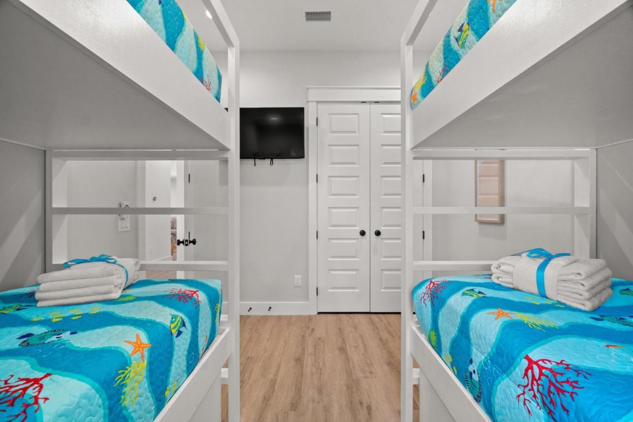Brand New With In-ground Pool, Four From Beautiful Laguna Holiday home