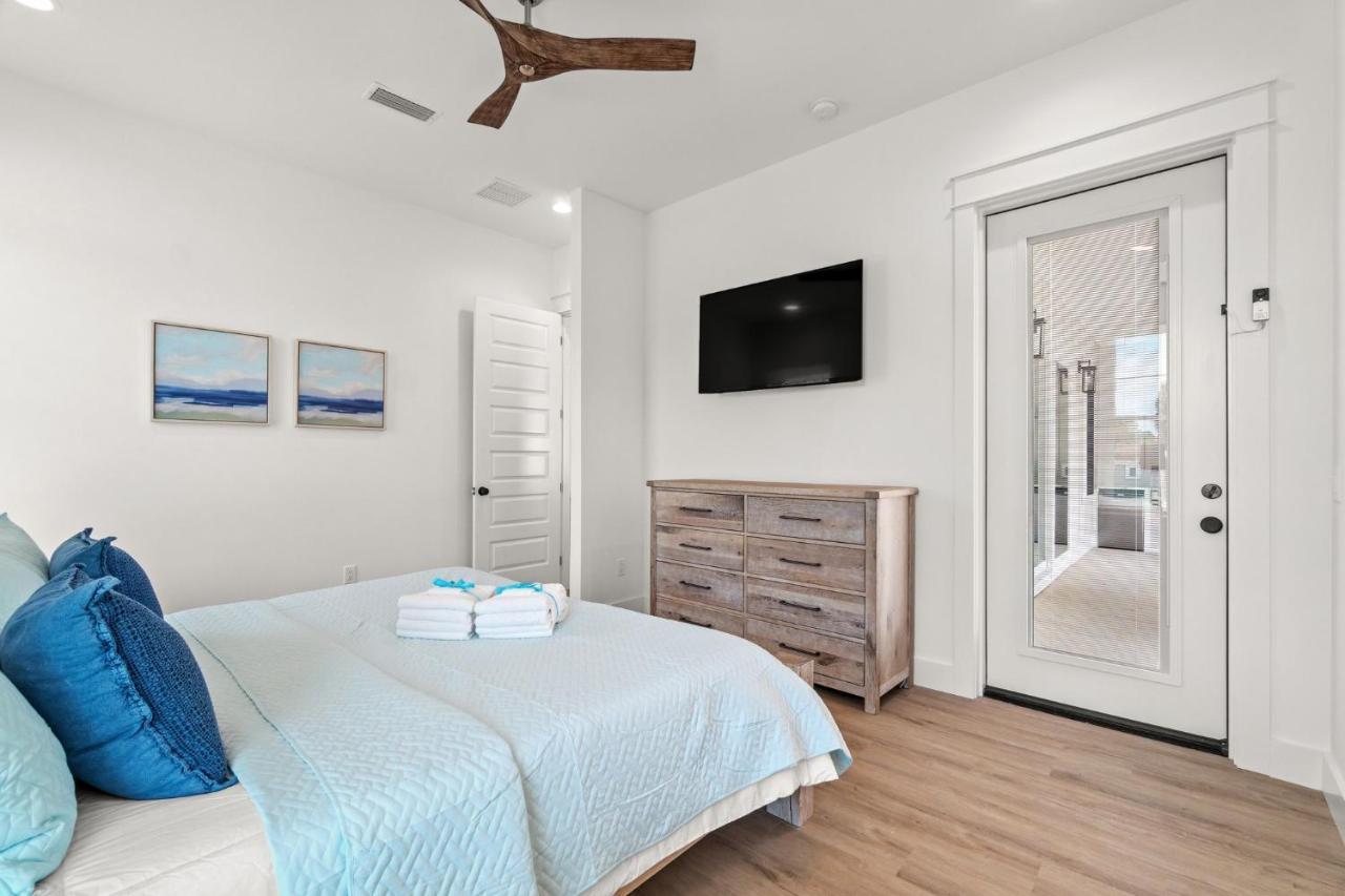Brand New With In-ground Pool, Four From Beautiful Laguna Holiday home
