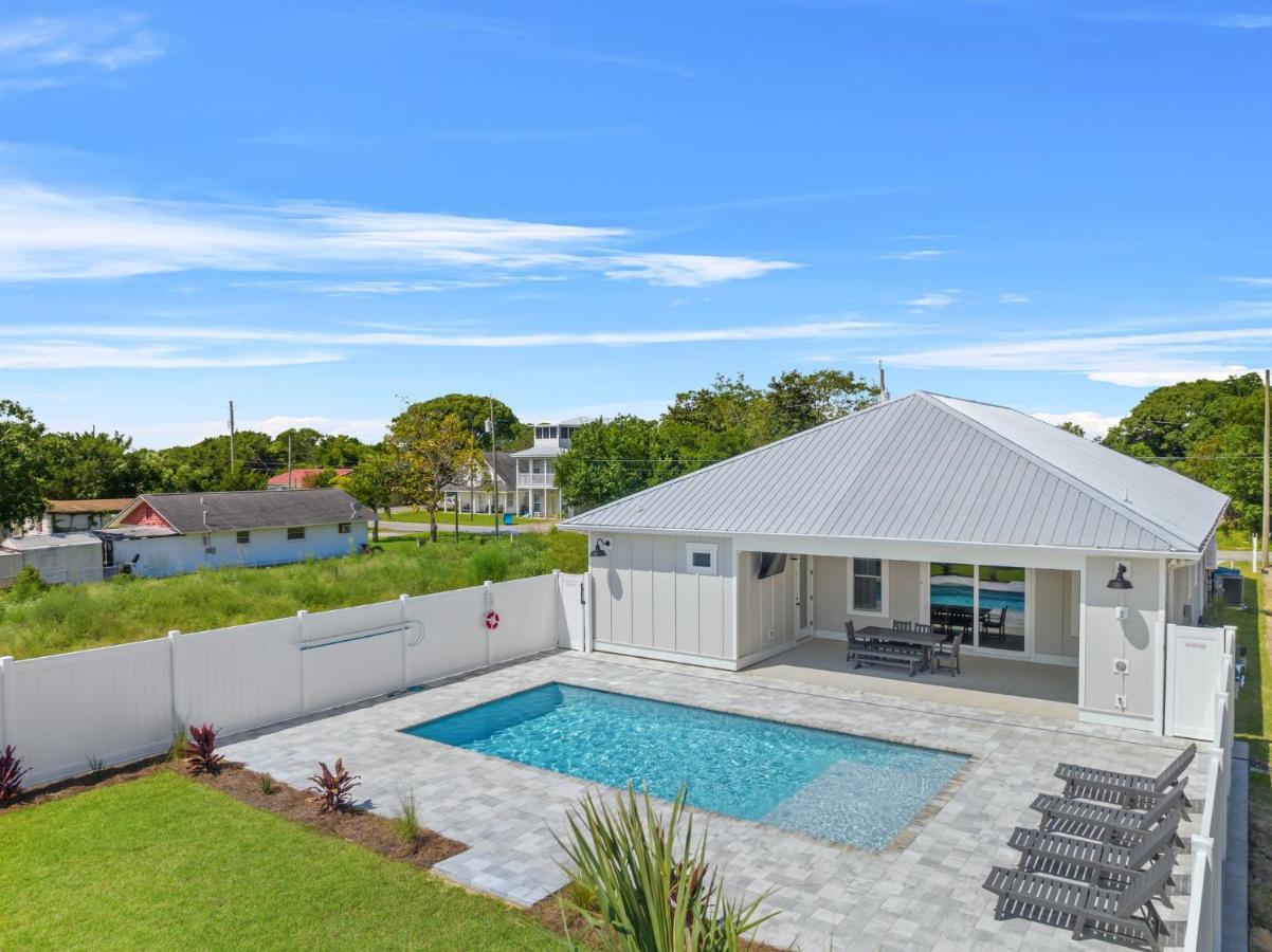 Brand New With In-ground Pool, Four From Beautiful Laguna Holiday home