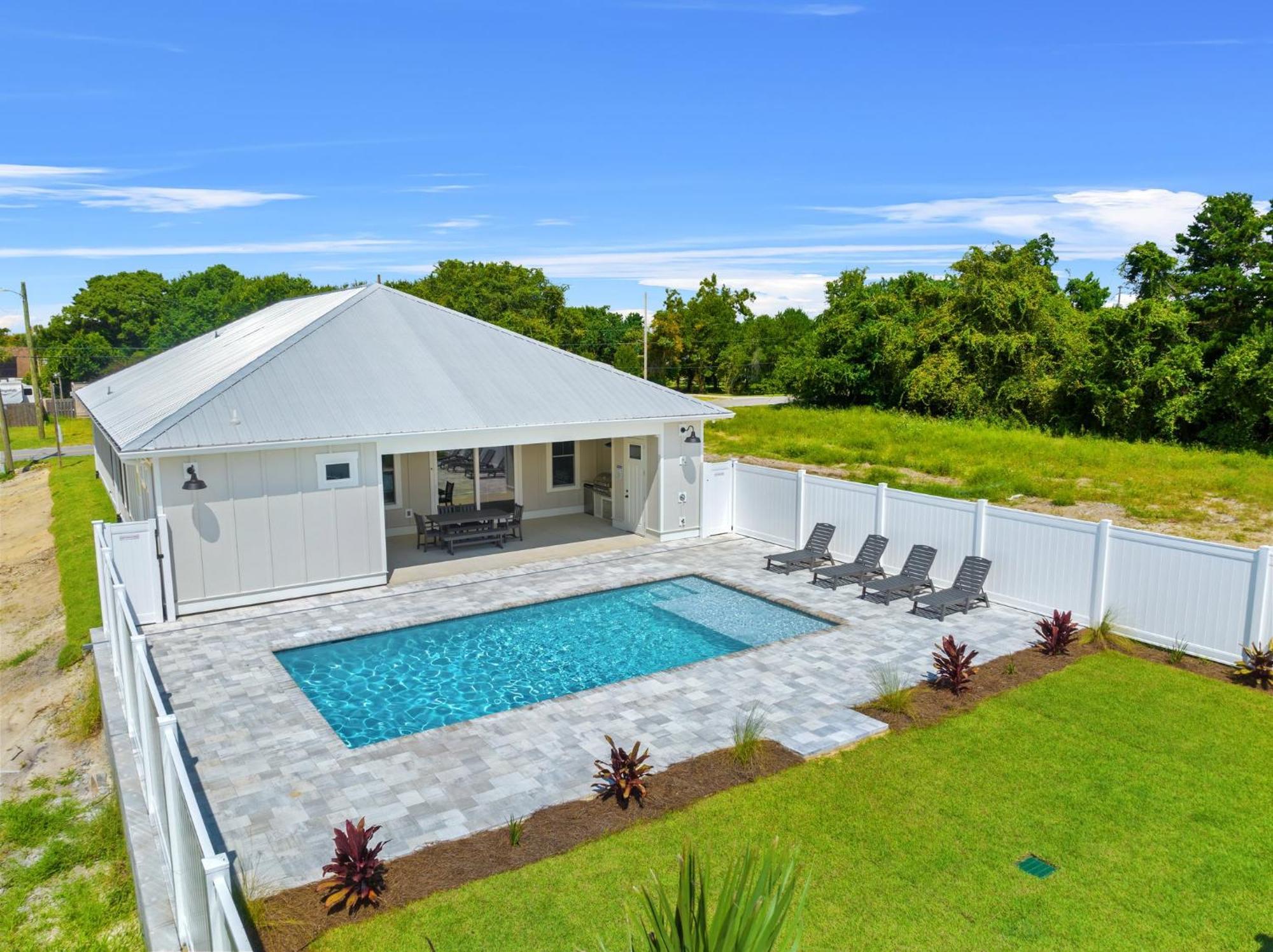 Holiday home Brand New With In-ground Pool, Four From Beautiful Laguna *