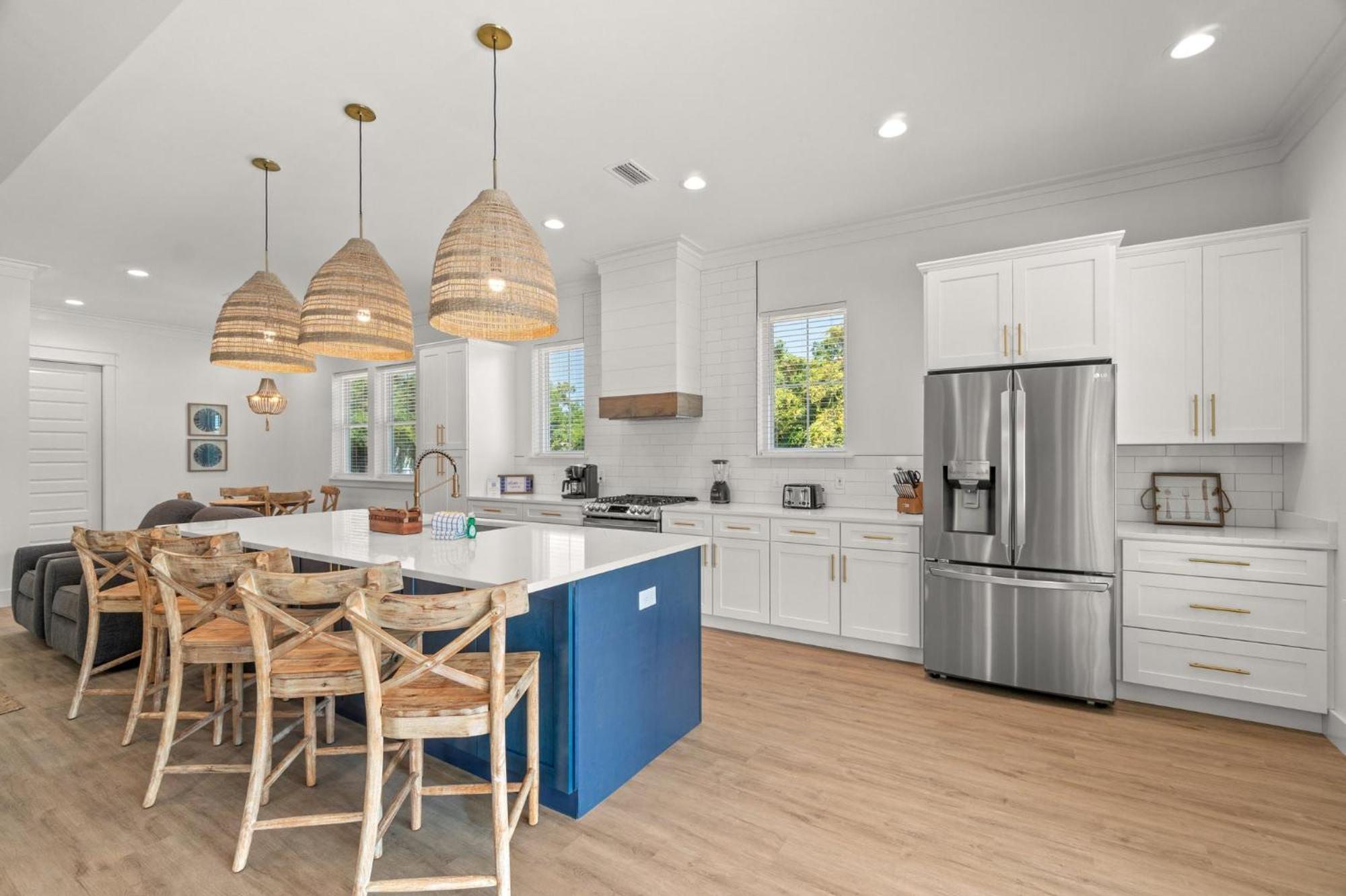 Brand New With In-ground Pool, Four From Beautiful Laguna Holiday home *