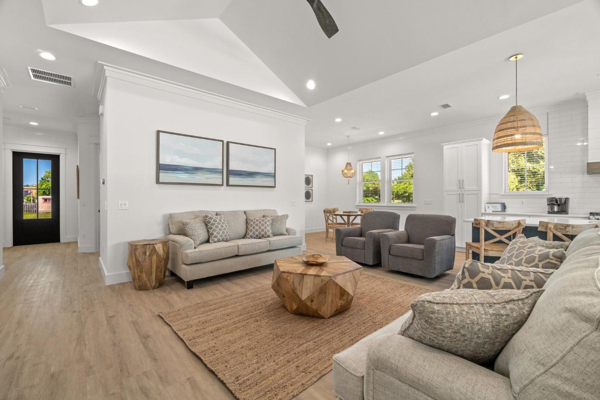 Brand New With In-ground Pool, Four From Beautiful Laguna Holiday home *